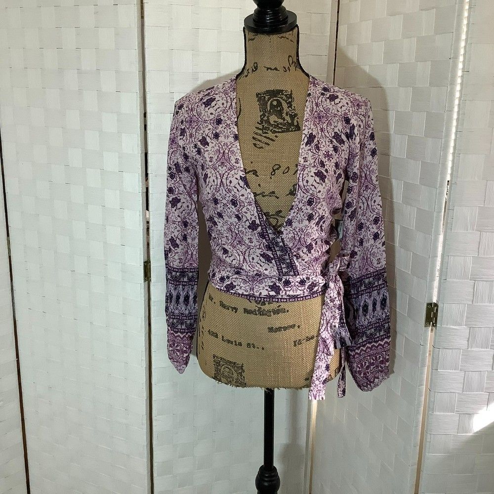 Nwt en creme purple floral wrap blouse size XS